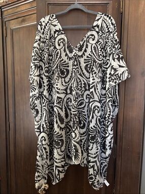 Echo Black and White Printed V-Neck Swim Coverup one size